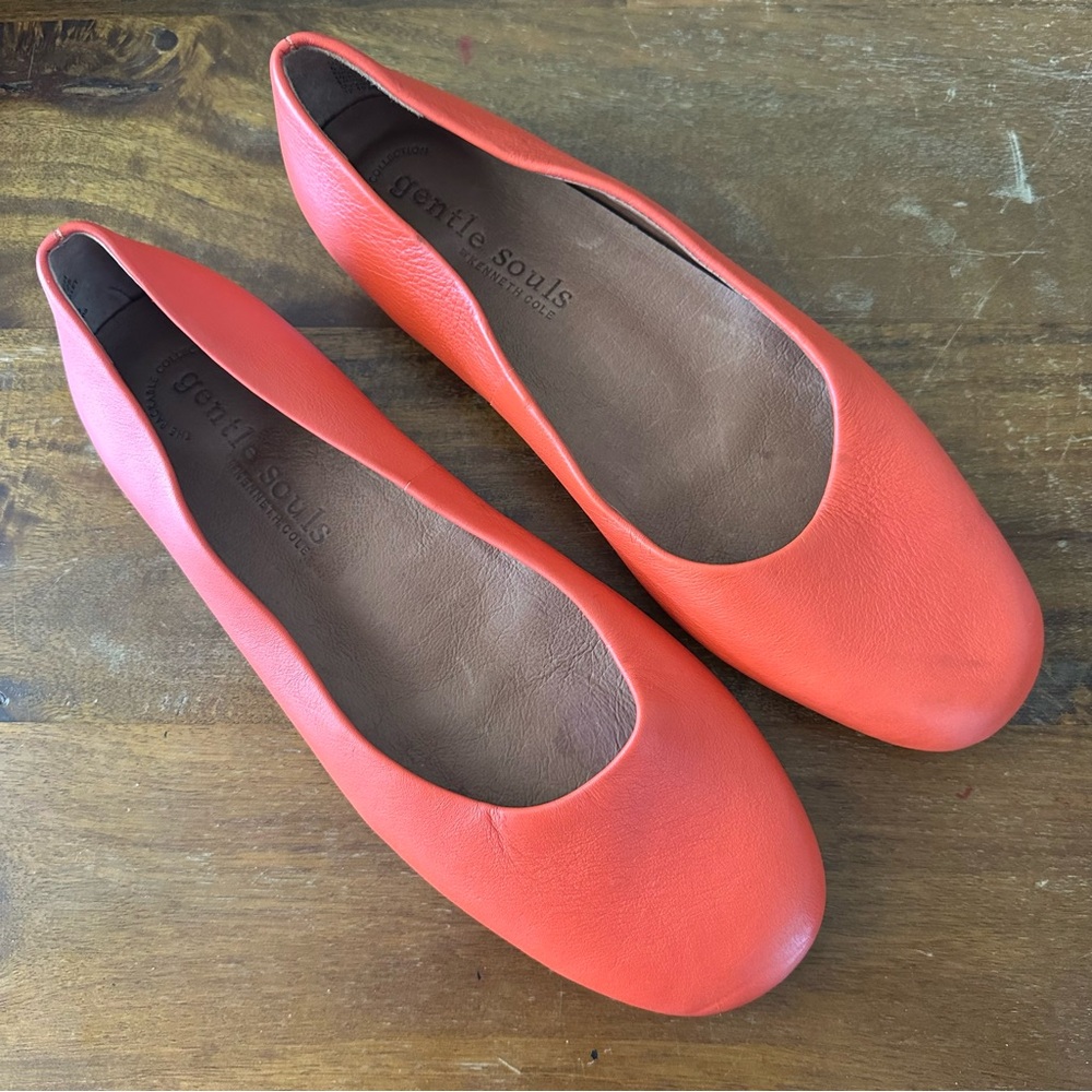 Gentle Souls Kenneth Cole Eugene Travel Women's Orange Leather Flats size 8.5